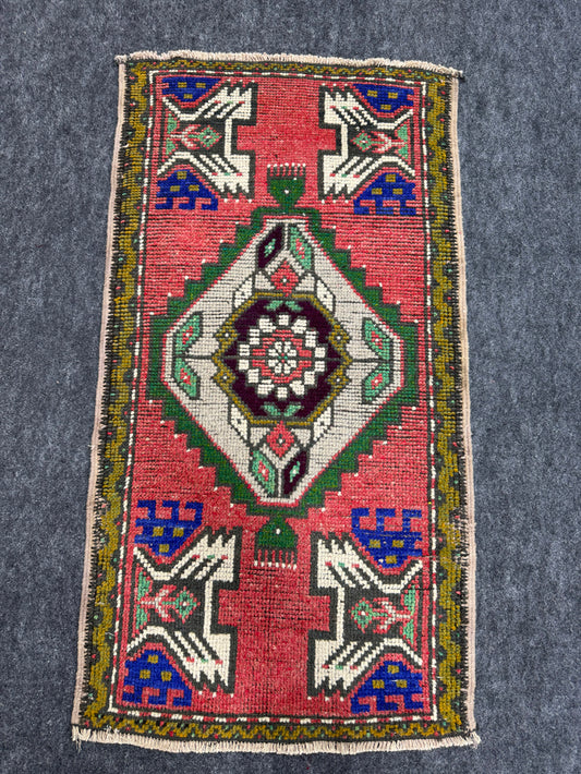 Turkish Yastik Rug  1'8" x  3'2" #23912