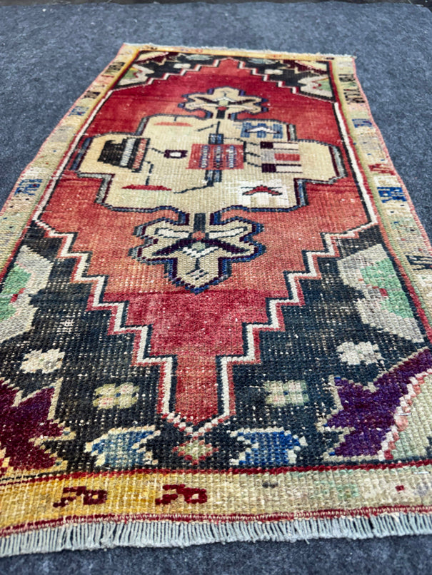 Turkish Yastik Rug  1'8" x  3'2" #23910