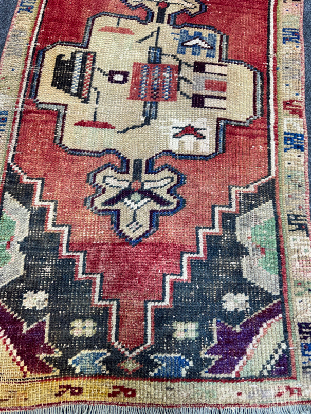 Turkish Yastik Rug  1'8" x  3'2" #23910