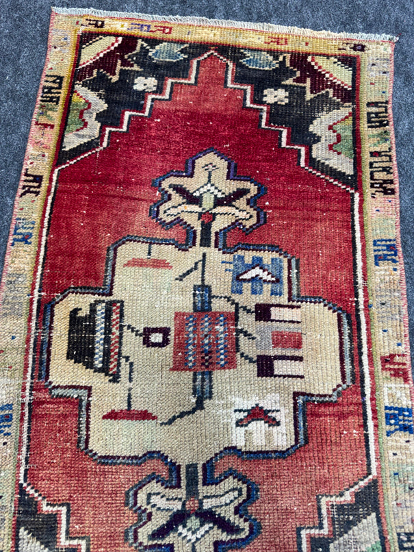 Turkish Yastik Rug  1'8" x  3'2" #23910