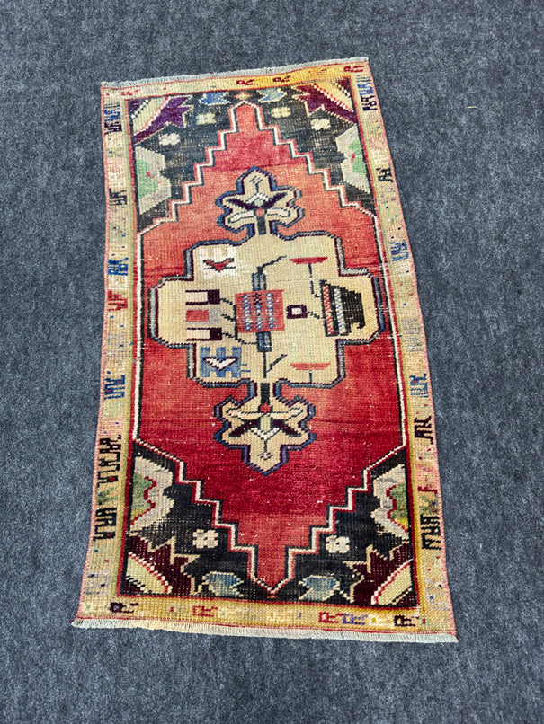 Turkish Yastik Rug  1'8" x  3'2" #23910