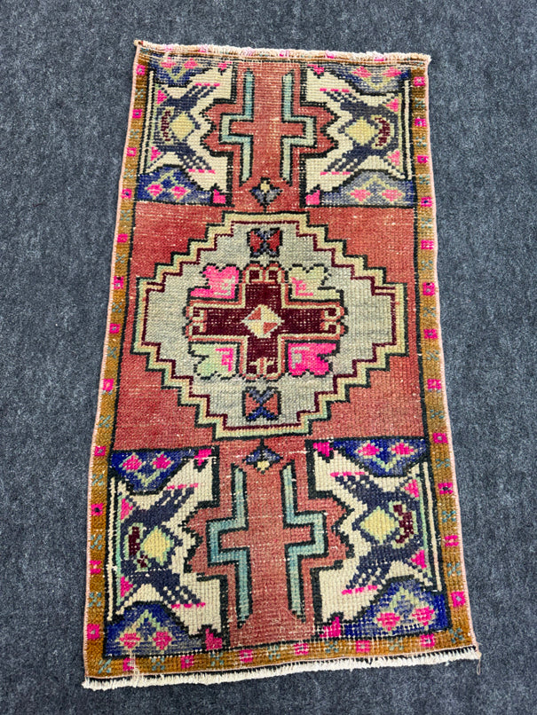 Turkish Yastik Rug  1'7" x  3'1" #23909