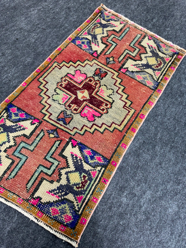 Turkish Yastik Rug  1'7" x  3'1" #23909