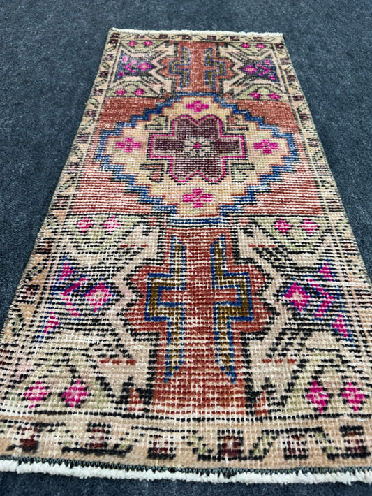 Turkish Yastik Rug  1'5" x  3'1" #23906