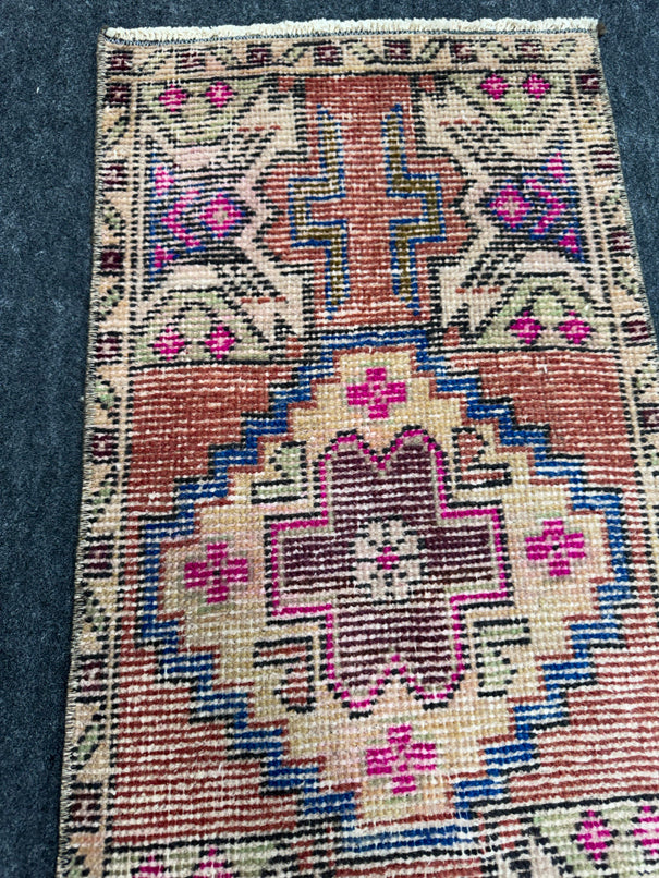 Turkish Yastik Rug  1'5" x  3'1" #23906
