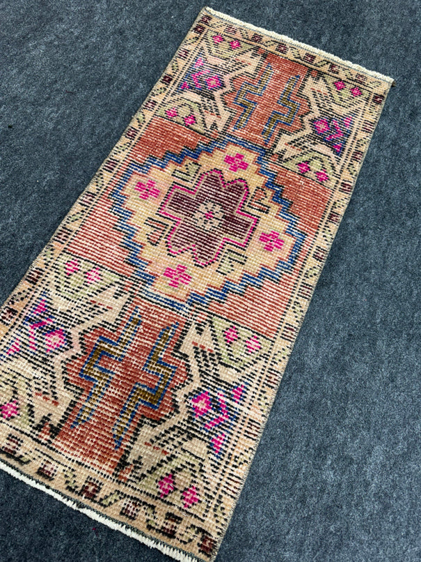 Turkish Yastik Rug  1'5" x  3'1" #23906