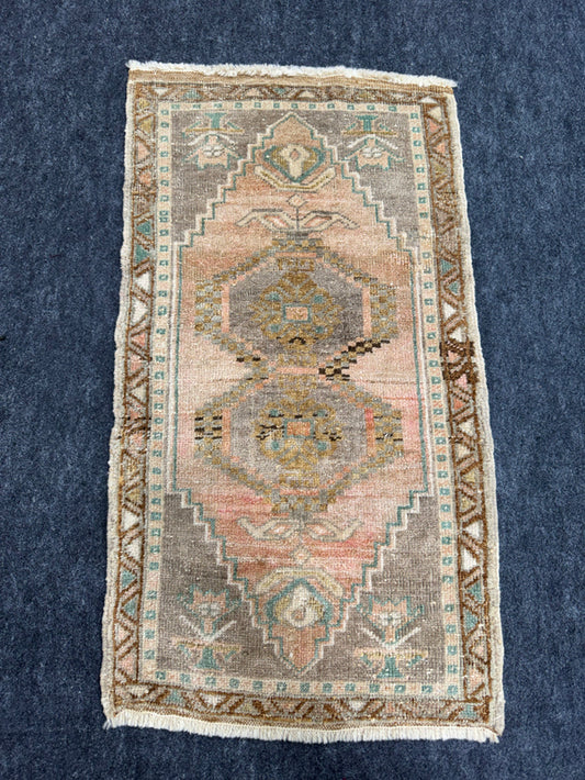 Turkish Yastik Rug  1'7" x  2'11" #23969