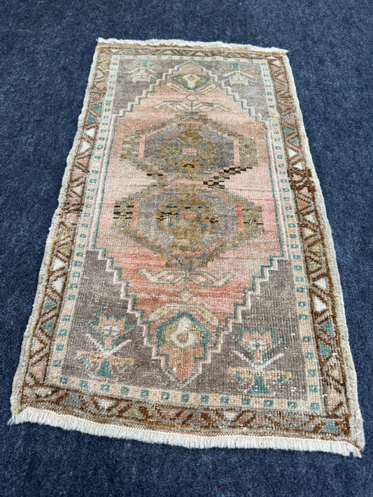 Turkish Yastik Rug  1'7" x  2'11" #23969