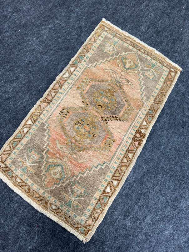 Turkish Yastik Rug  1'7" x  2'11" #23969