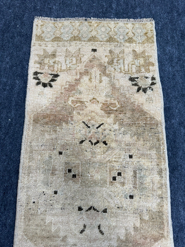 Turkish Yastik Rug  1'4" x  3'2" #23967