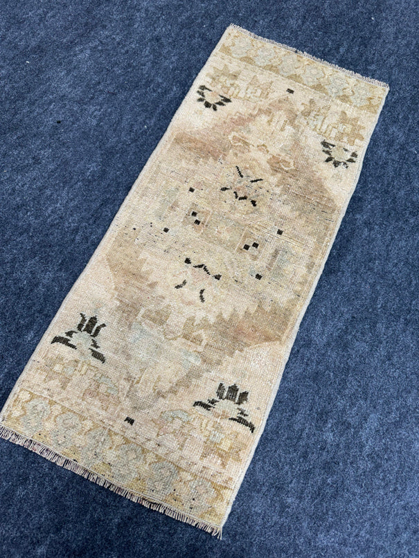 Turkish Yastik Rug  1'4" x  3'2" #23967