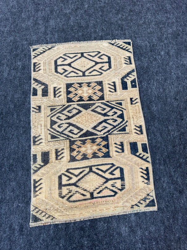 Turkish Yastik Rug  1'8" x  2'7" #23963
