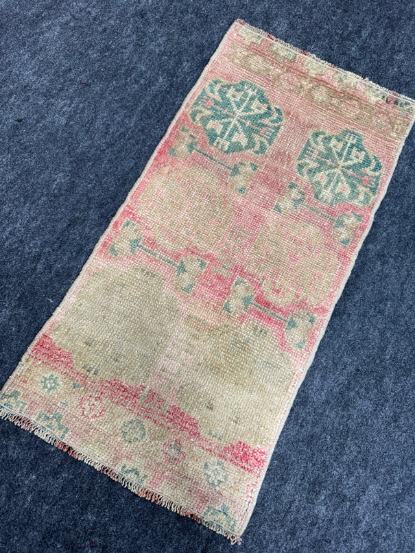 Turkish Yastik Rug  1'4" x  2'7" #23972