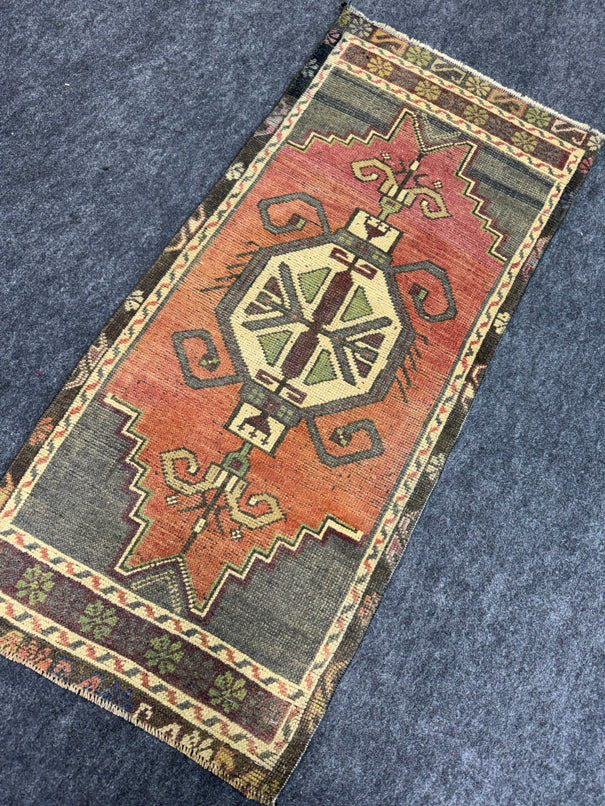 Turkish Yastik Rug  1'8" x  3'8" #23973