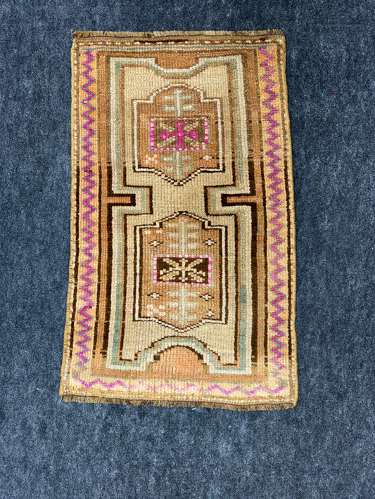 Turkish Yastik Rug  1'7" x  2'5" #23975