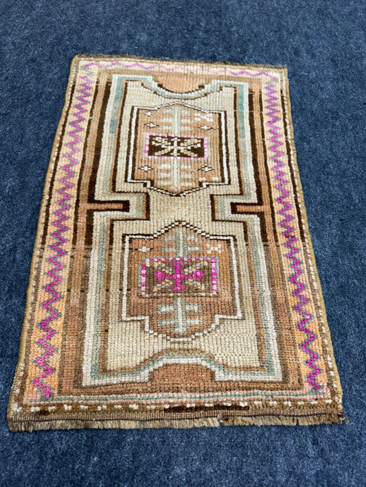 Turkish Yastik Rug  1'7" x  2'5" #23975