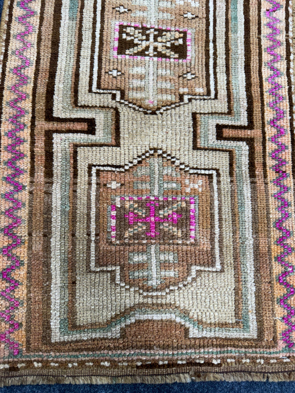 Turkish Yastik Rug  1'7" x  2'5" #23975