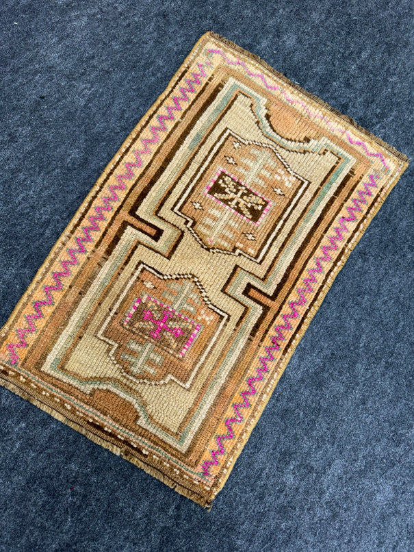 Turkish Yastik Rug  1'7" x  2'5" #23975
