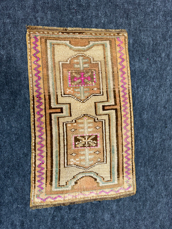 Turkish Yastik Rug  1'7" x  2'5" #23975