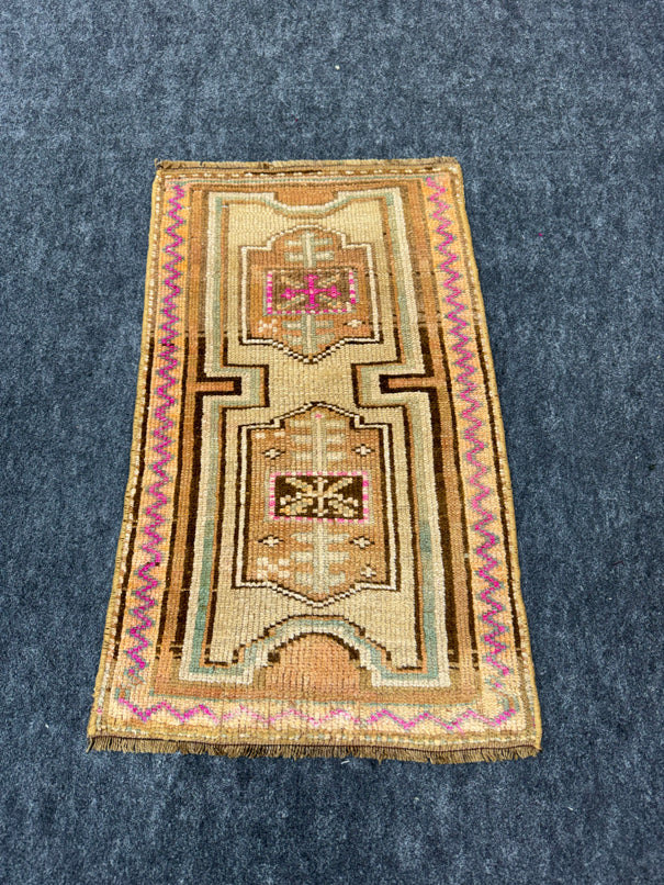 Turkish Yastik Rug  1'7" x  2'5" #23975