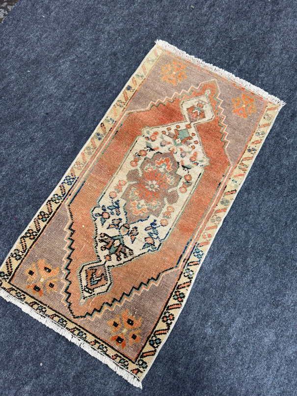 Turkish Yastik Rug  1'7" x  3' #23976