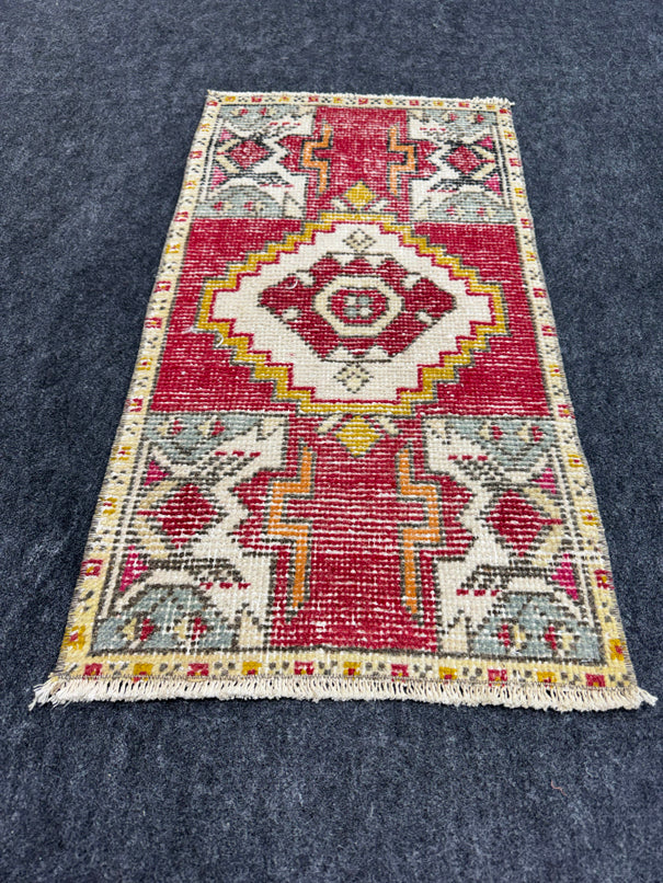 Turkish Yastik Rug  1'7" x  3' #24033