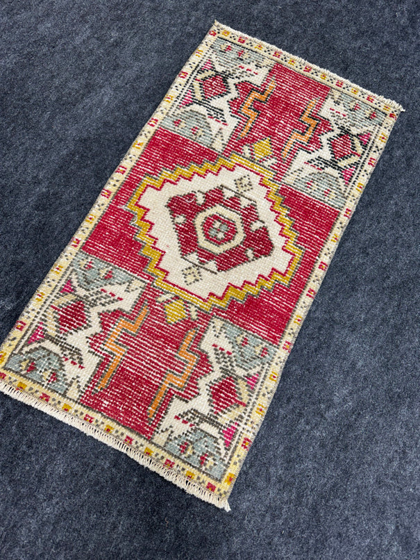 Turkish Yastik Rug  1'7" x  3' #24033