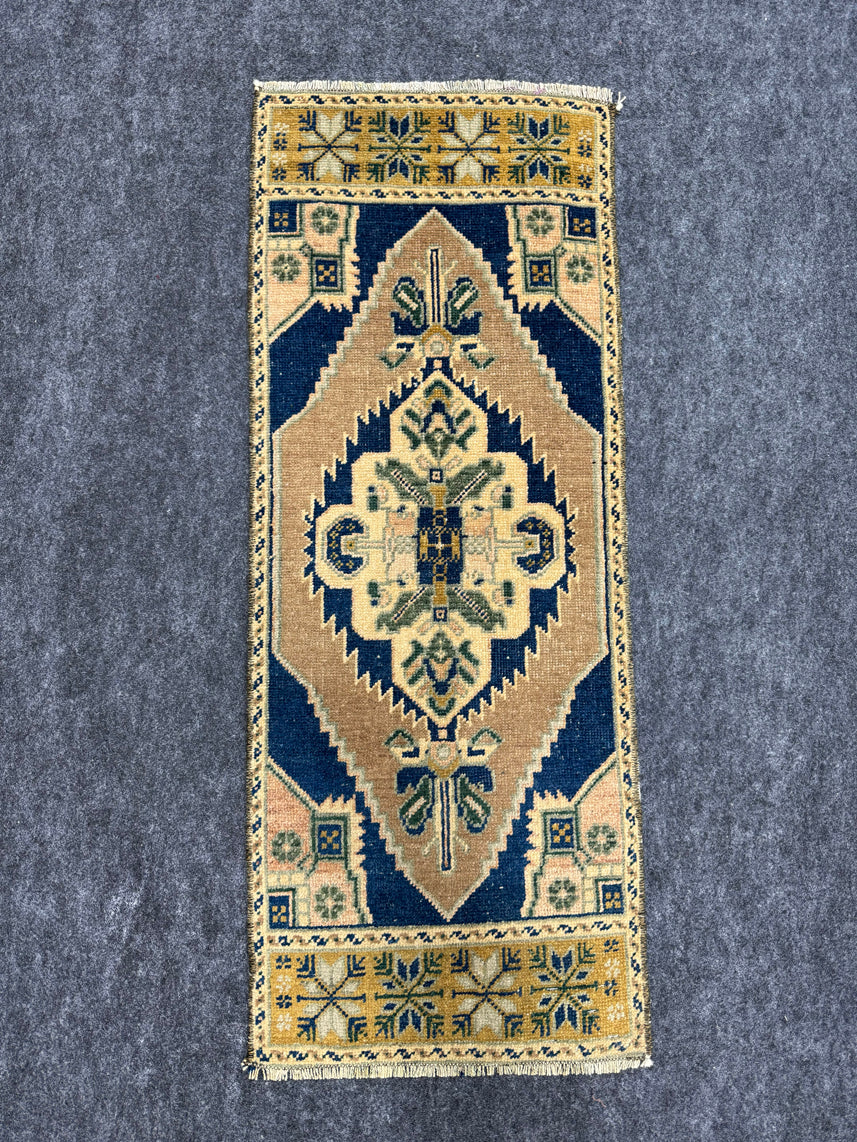 Turkish Yastik Rug  1'3" x  3'2" #24018