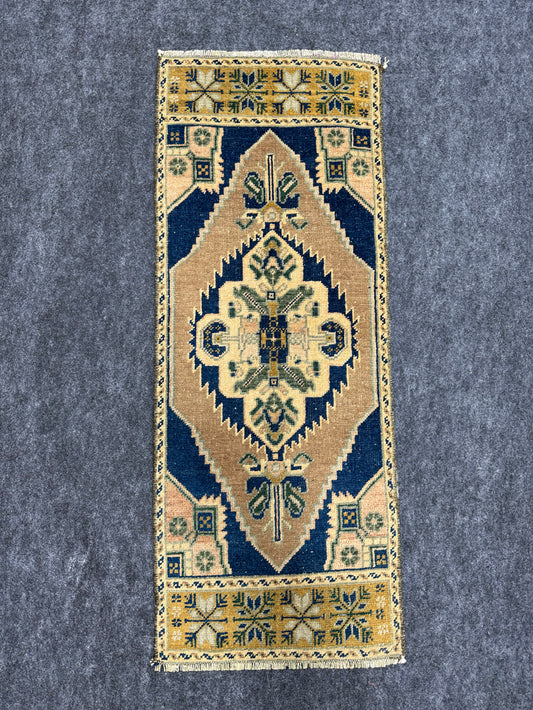 Turkish Yastik Rug  1'3" x  3'2" #24018