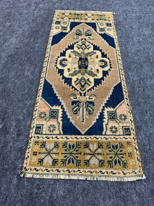 Turkish Yastik Rug  1'3" x  3'2" #24018