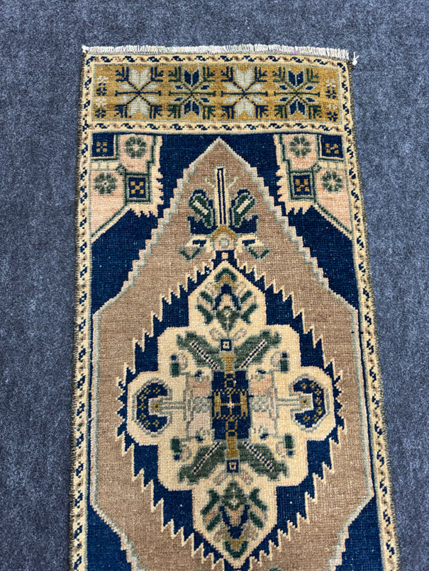 Turkish Yastik Rug  1'3" x  3'2" #24018