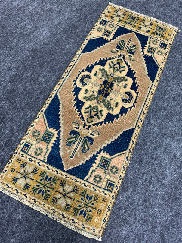 Turkish Yastik Rug  1'3" x  3'2" #24018