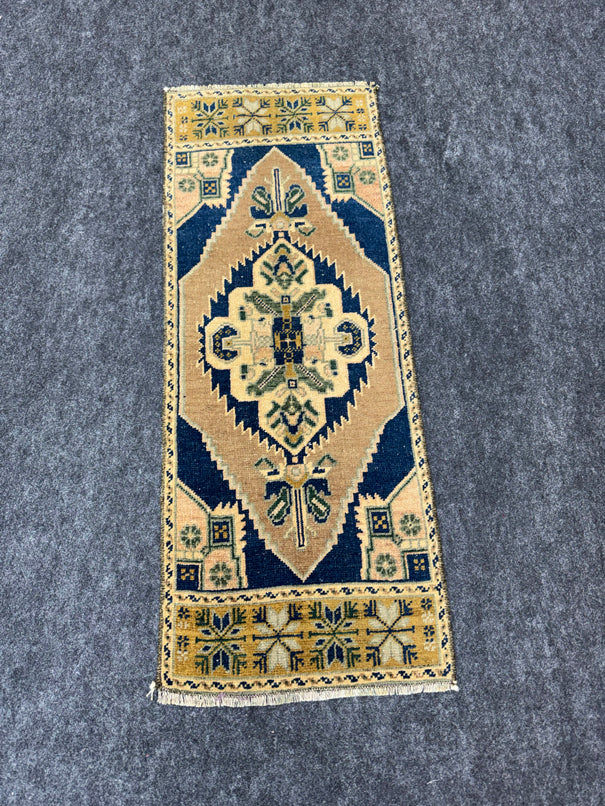 Turkish Yastik Rug  1'3" x  3'2" #24018