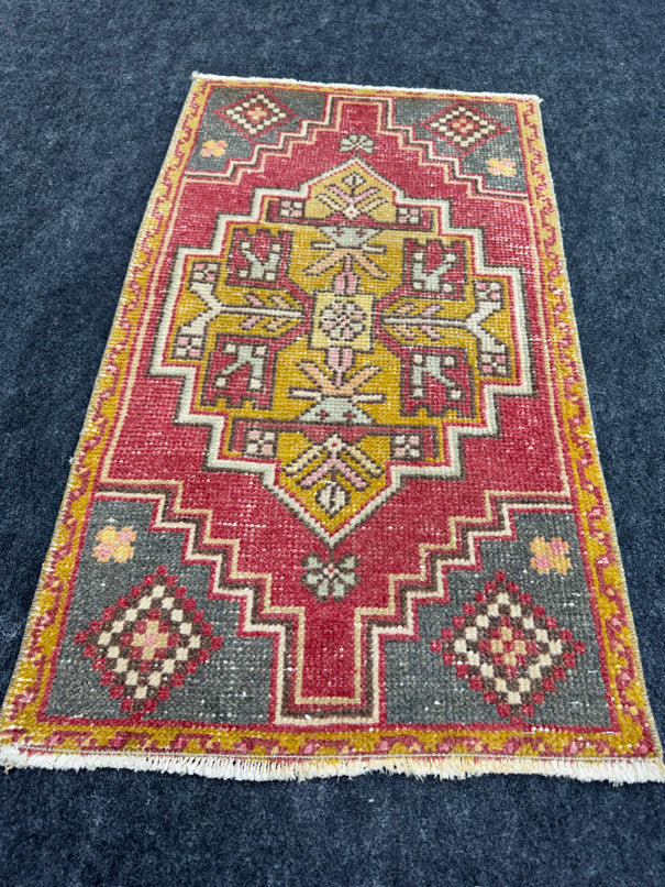 Turkish Yastik Rug  1'8" x  2'11" #24022