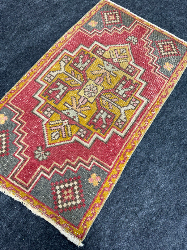 Turkish Yastik Rug  1'8" x  2'11" #24022