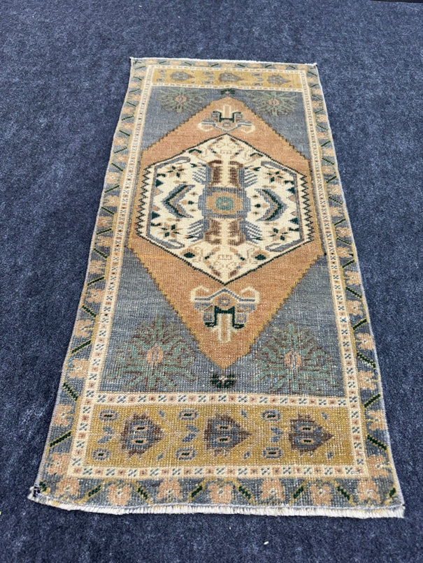 Turkish Yastik Rug  1'7" x  3'5" #24006