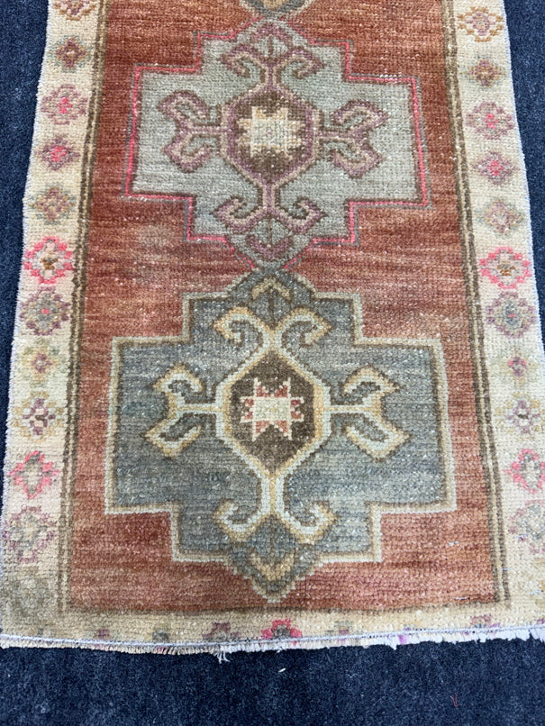 Turkish Yastik Rug  1'6" x  2'9" #24007