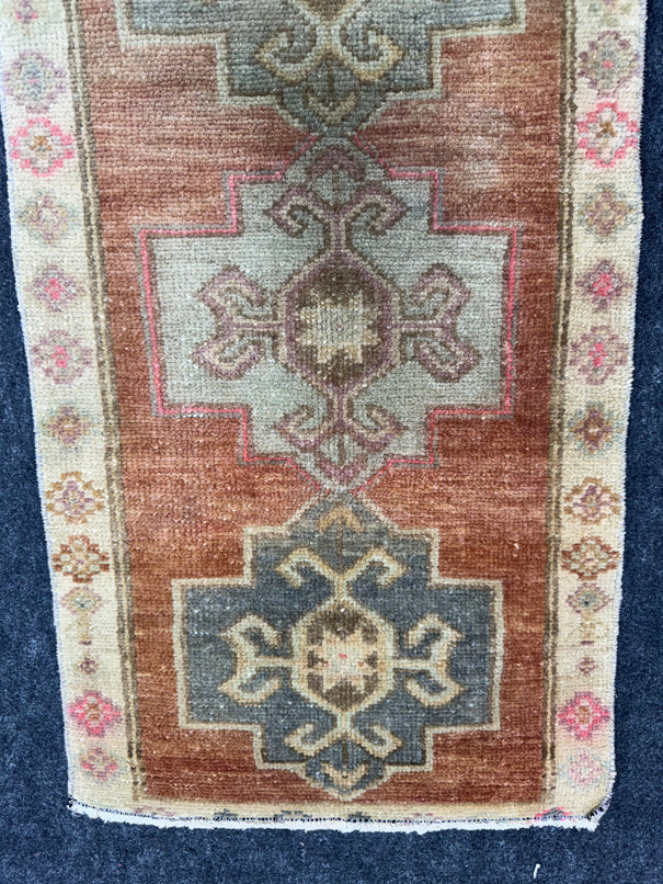 Turkish Yastik Rug  1'6" x  2'9" #24007