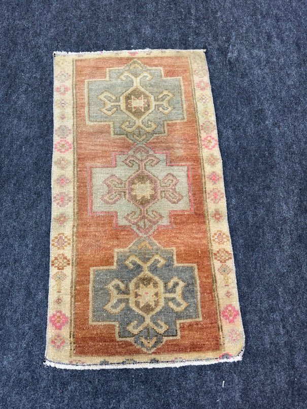 Turkish Yastik Rug  1'6" x  2'9" #24007