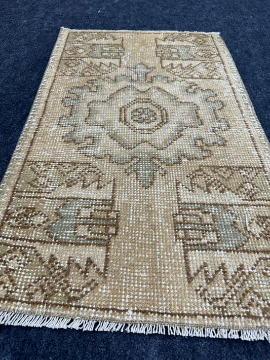 Turkish Yastik Rug  1'7" x  2'7" #24008