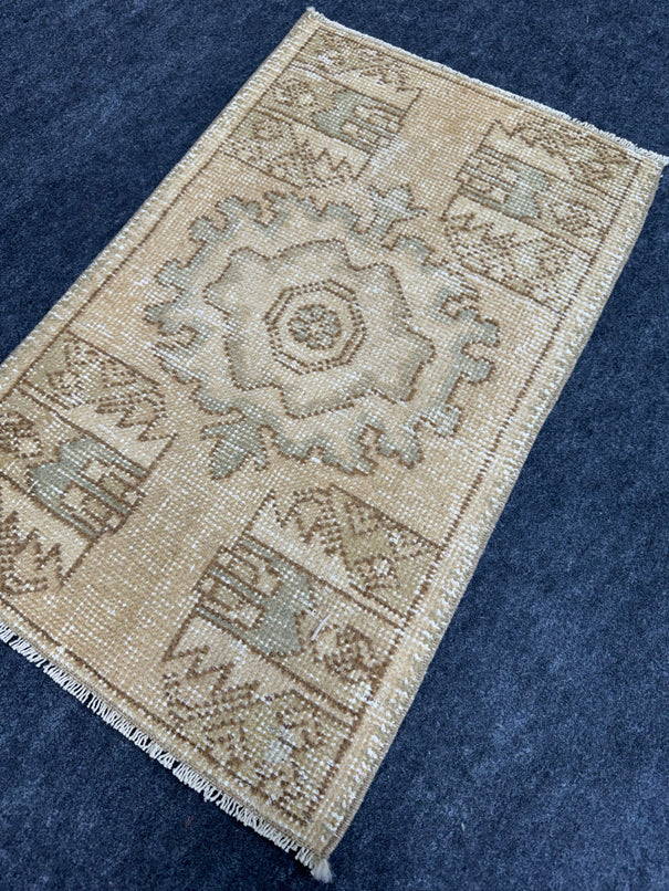 Turkish Yastik Rug  1'7" x  2'7" #24008