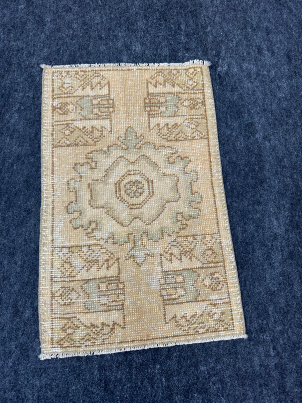 Turkish Yastik Rug  1'7" x  2'7" #24008
