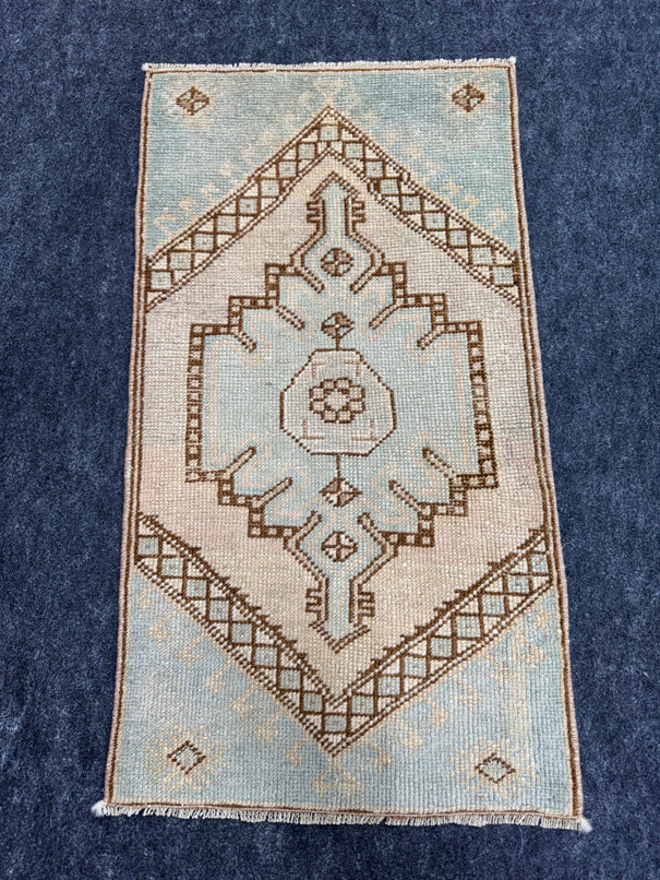 Turkish Yastik Rug  1'6" x  2'9" #24009