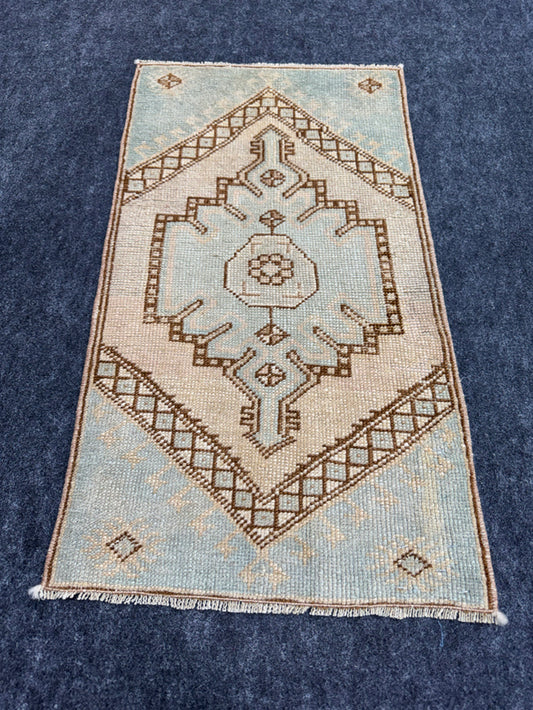 Turkish Yastik Rug  1'6" x  2'9" #24009