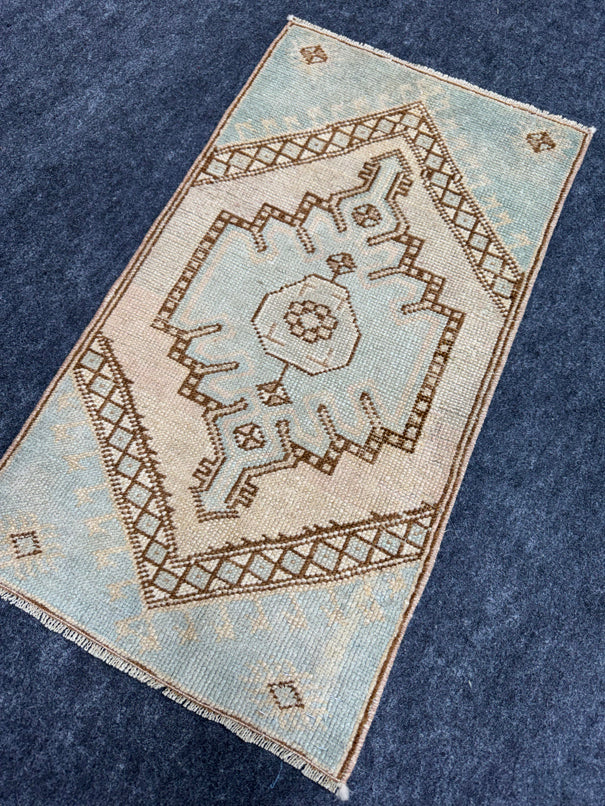 Turkish Yastik Rug  1'6" x  2'9" #24009