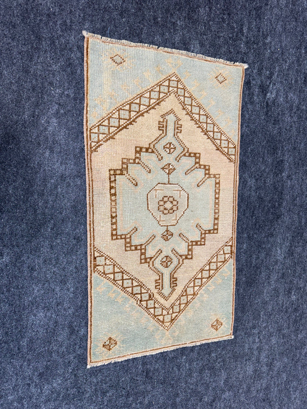 Turkish Yastik Rug  1'6" x  2'9" #24009