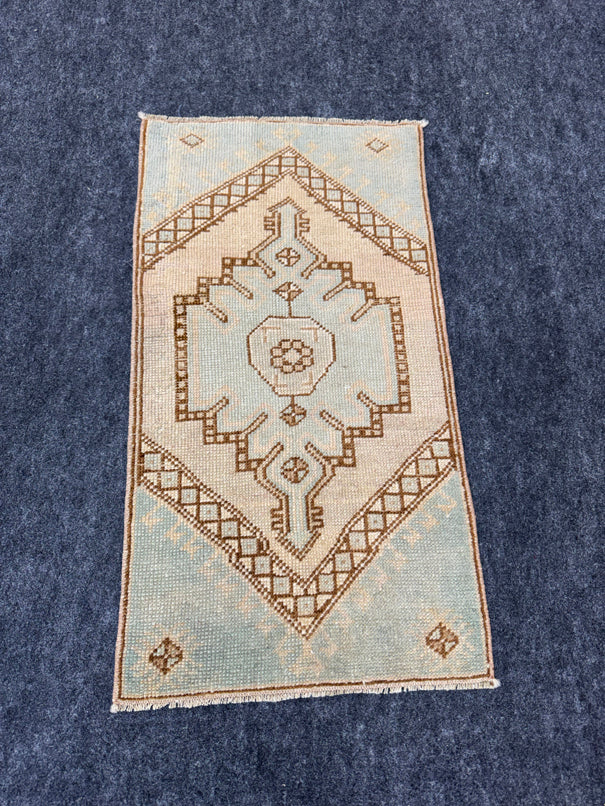 Turkish Yastik Rug  1'6" x  2'9" #24009