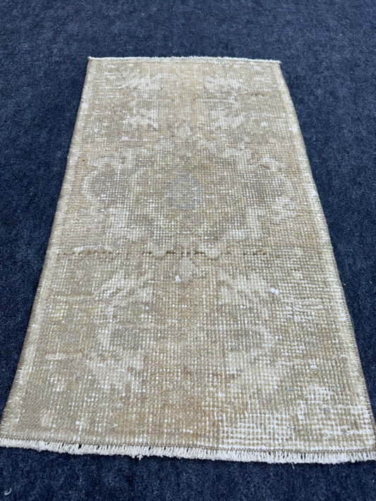 Turkish Yastik Rug  1'4" x  2'6" #24010