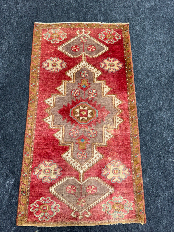 Turkish Yastik Rug  1'6" x  2'9" #23987