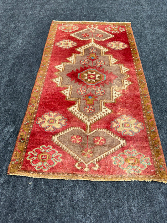 Turkish Yastik Rug  1'6" x  2'9" #23987